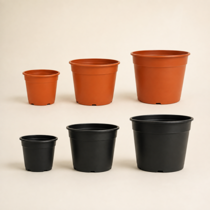 Nova Mini Planter options shown in three sizes, in terracotta and black.