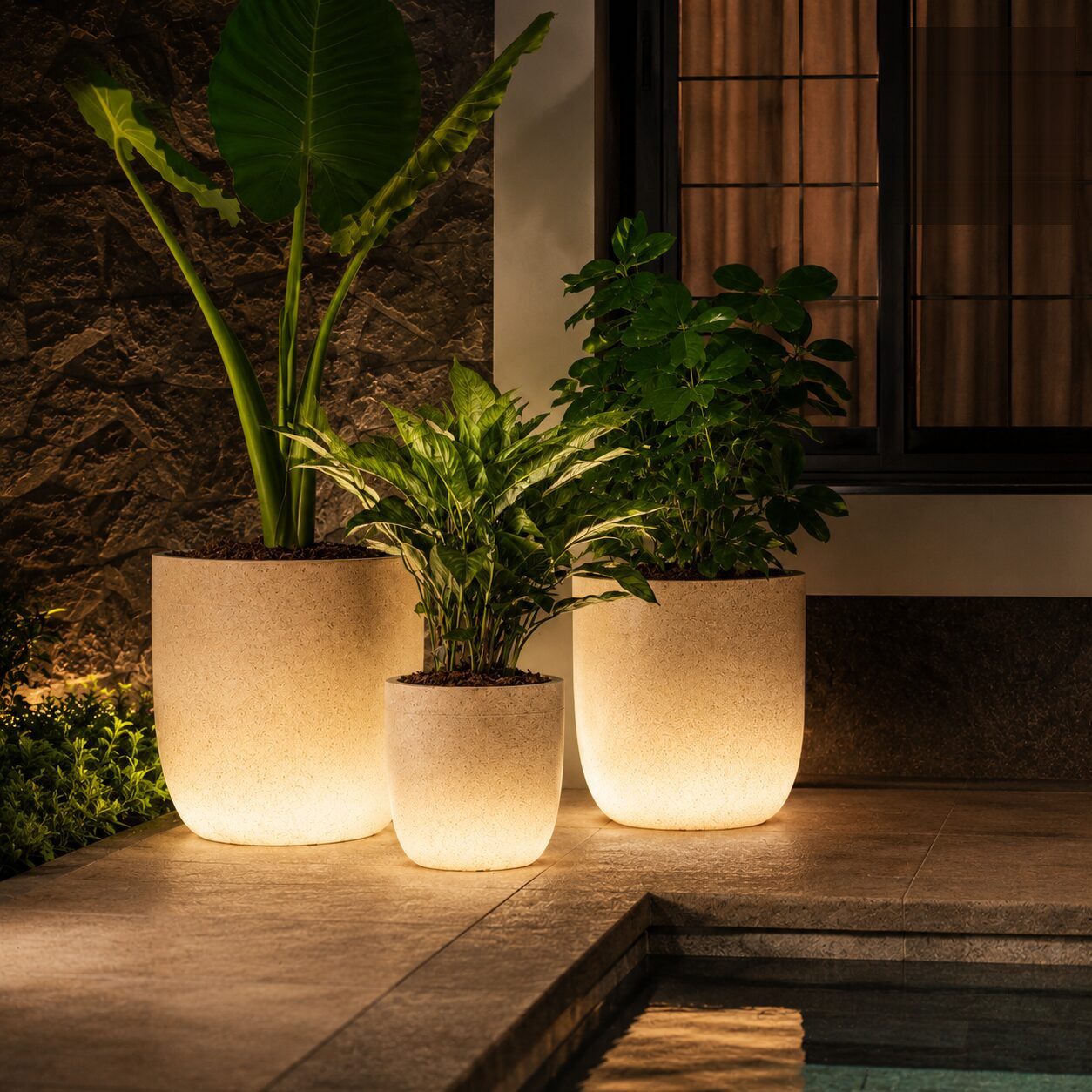 Milano Short Illuminated Planter - Nook & Nature