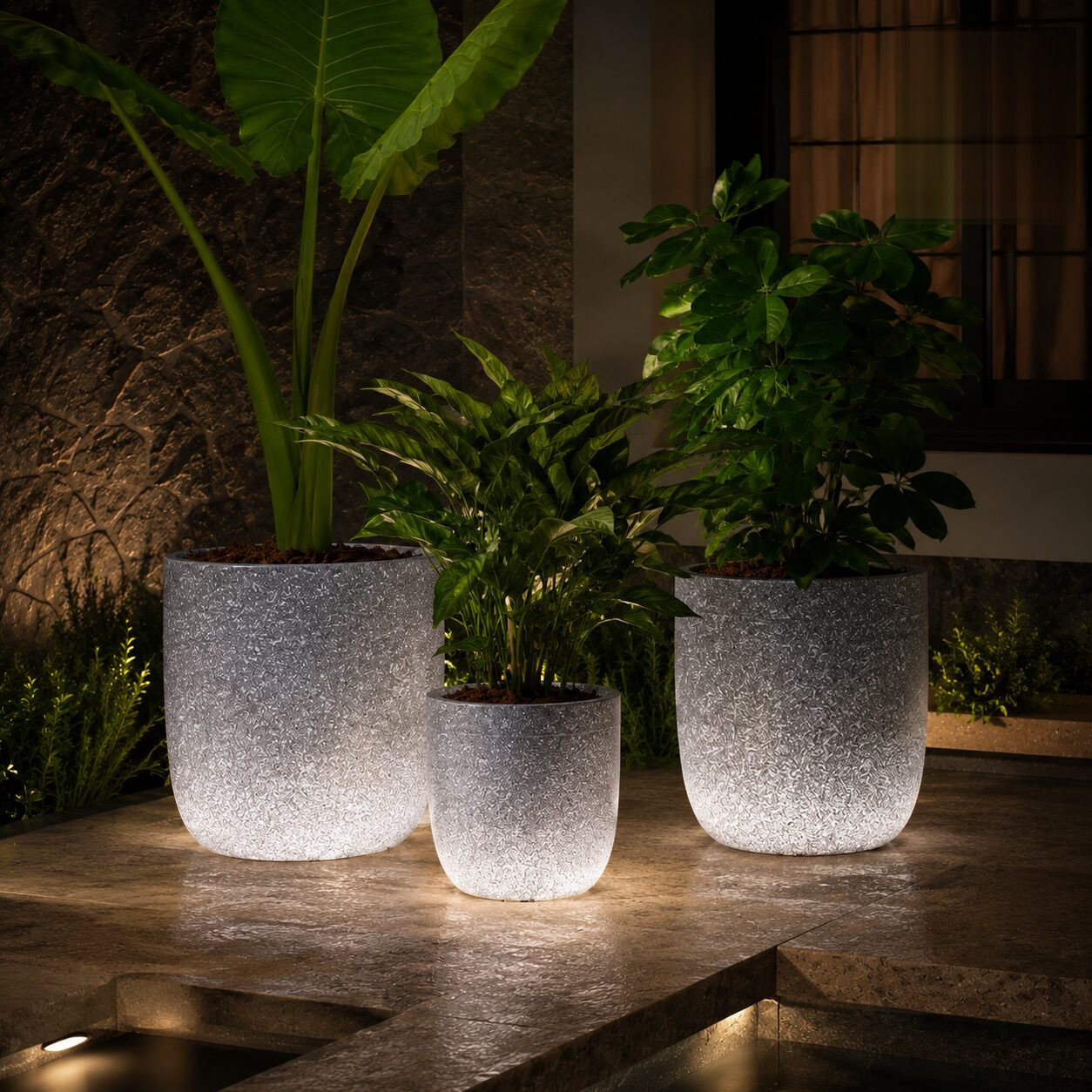 Milano Short Illuminated Planter - Nook & Nature